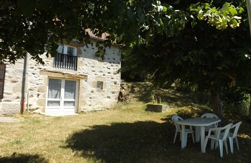 Lorcieres Cottage | Gite Lorcières: Cozy 2-Bedroom Retreat for Families