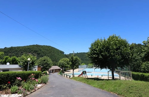 Arnac Cottage | Ideal Gite Arnac: Family-Friendly Stay with Kitchen Access