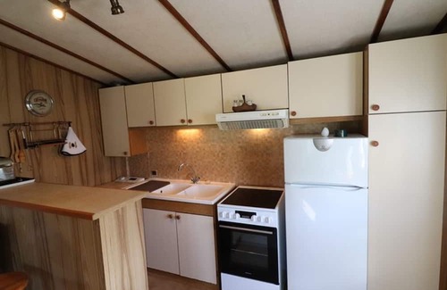Arpajon-sur-Cere Cottage | Cozy Gite Arpajon-sur-Cère: Ideal for Families with Kitchen