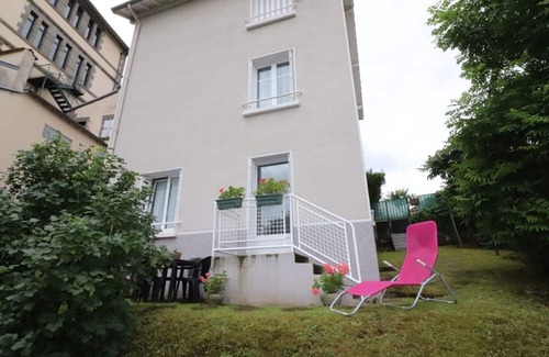 Aurillac Cottage | Gite Aurillac: Cozy 1-Bedroom Retreat for Families