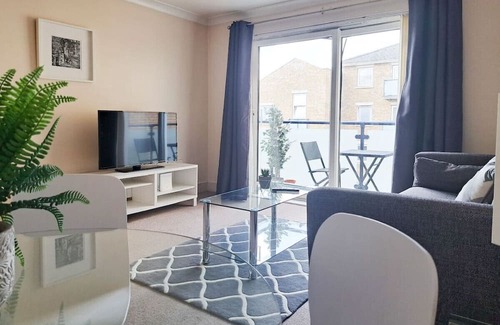 Wimbledon Apartment | Wimbledon Apartment: Ideal One Bedroom with Free Parking