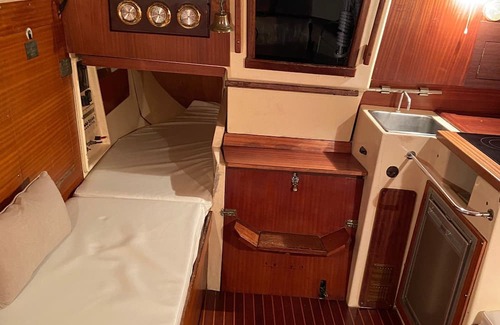 Sitges Boat Rental | Discover Barcelona Yacht: Family-Friendly with Breakfast