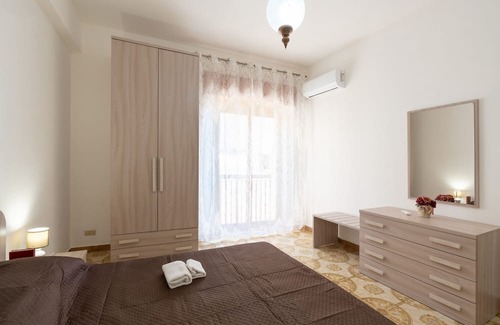 Partanna Apartment | Holiday Apartment 'Casa Mazzini' with Balcony