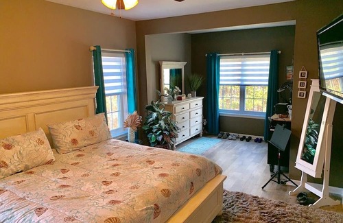 Essex Condo | Cozy, clean, peaceful and modern condo in safe area. Come lay back & Relax!