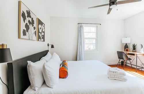 Lewis Mountain House | New Lewis Mtn Retreat: Walk to UVA with Hot Tub & More