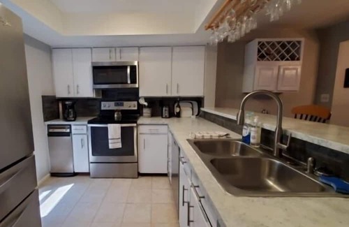 North Shore House | Stunning Views & WiFi Near Top Amenities - Rated 9.8/10
