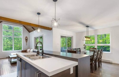 Petite-Riviere-Saint-Francois Ski Chalet | Cozy Retreat at The Bear of Charlevoix with Hot Tub & Kitchen