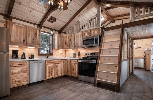 Big Timber Cabin | Idyllic Creekside Cabin: Cozy Retreat on Big Timber Creek