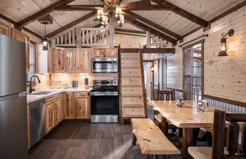 Big Timber Cabin | Idyllic Creekside Cabin: Cozy Retreat on Big Timber Creek