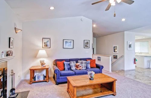 Yosemite West House | Perfect Retreat at Hikers Hideaway: Family-Friendly Escape