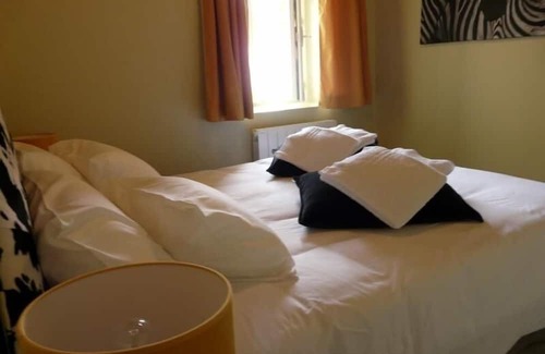 Rouvray-Saint-Florentin Cottage | Gite Les-Villages-Vovéens, 4 bedrooms, 12 persons