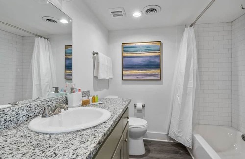 Forest Park Apartment | Stylish Apartment Near Dining & Highland Golf - 10/10 Rated