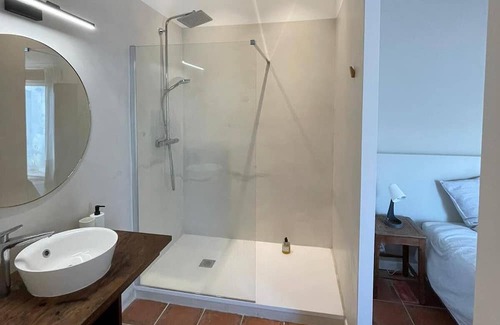 Le Puy-Sainte-Reparade House | Experience Comfort at Mas de la Pivoine with Pool Access