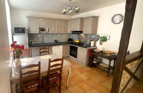 Saint-Julien-de-Lampon Cottage | Cozy Gite in Saint-Julien-de-Lampon with Family Amenities