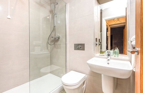 York Apartment | Exceptional Feversham House: Family-Friendly Retreat Awaits