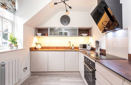 York Apartment | Exceptional Feversham House: Family-Friendly Retreat Awaits