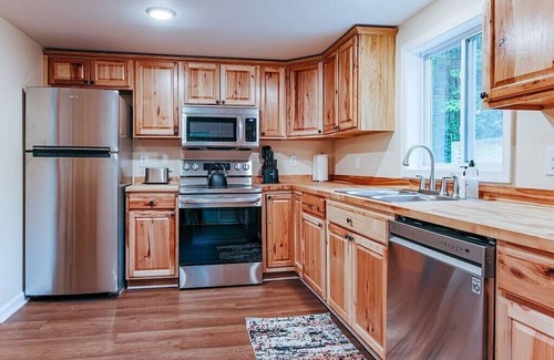 Nellysford Cottage | Pine Cottage: Hot Tub and Central to Nelson 151