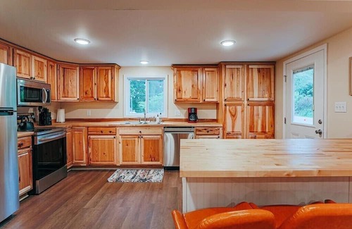 Nellysford Cottage | Pine Cottage: Hot Tub and Central to Nelson 151