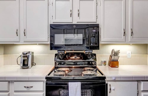 Green Hills Apartment | Modern Apartment in Prime Location with Family-Friendly Features