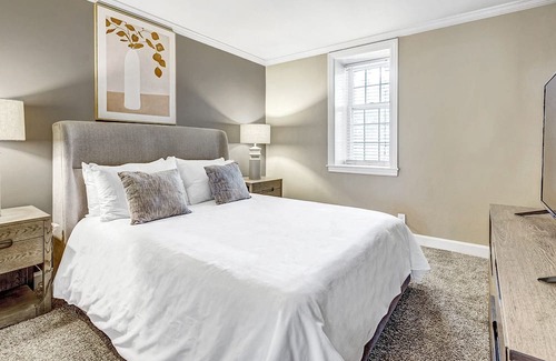 Green Hills Apartment | Modern Apartment in Prime Location with Family-Friendly Features
