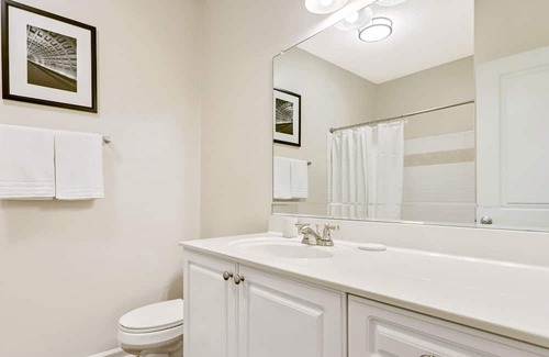 Town Center Apartment | Modern Apartment with Kitchen in Prime Location