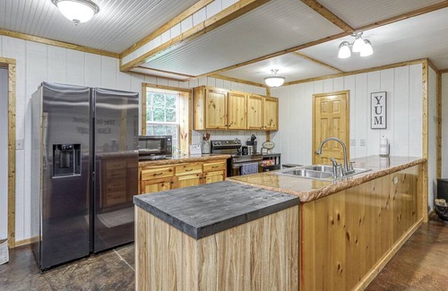 Clinton House | The perfect getaway on 14 acres just minutes from Truman Lake!