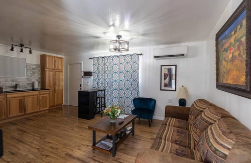 San Miguel House | Pet-Friendly Littlefield Bungalow Suite with Kitchen Access
