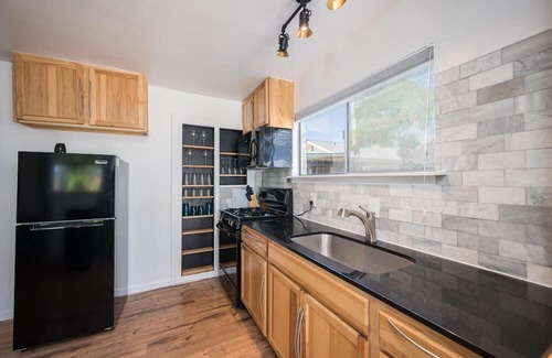 San Miguel House | Pet-Friendly Littlefield Bungalow Suite with Kitchen Access