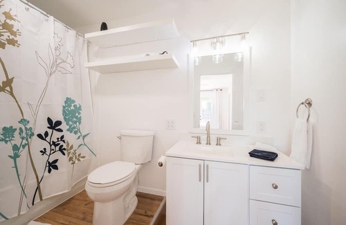 San Miguel House | Pet-Friendly Littlefield Bungalow Suite with Kitchen Access