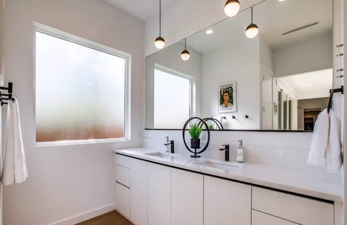 Knox - Henderson House | Relax at A Higher Frequency Off Henderson with Private Pool