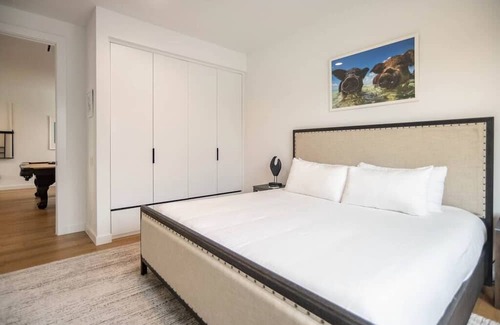 Knox - Henderson House | Relax at A Higher Frequency Off Henderson with Private Pool