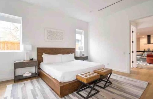 Knox - Henderson House | Relax at A Higher Frequency Off Henderson with Private Pool