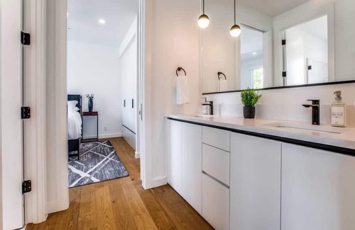 Knox - Henderson House | Relax at A Higher Frequency Off Henderson with Private Pool