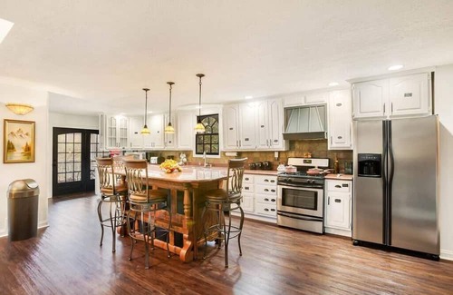 Kankakee Villa | Paradise: Dreamy Retreat with Family-Friendly Amenities