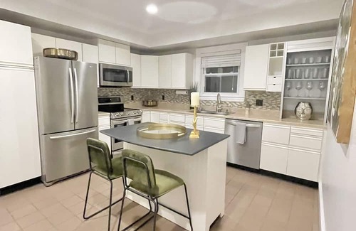 Marlborough House | Cozy Renovated Home Near Boston with Backyard & Free WiFi
