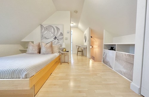 Marlborough House | Cozy Renovated Home Near Boston with Backyard & Free WiFi