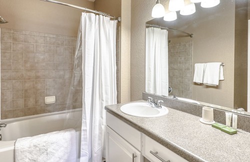 Pinellas Park Apartment | Modern Apartment with Kitchen in Prime Location