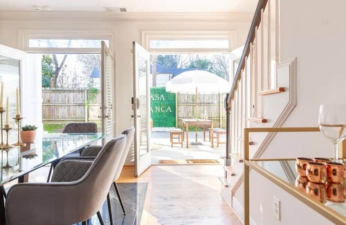 Ormewood Park House | Insta-Worthy Retreat with Hot Tub & Magical Theater