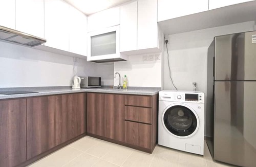 Geylang Apartment | Modern 3BR Apartment in Kallang Near Train & Pool Access