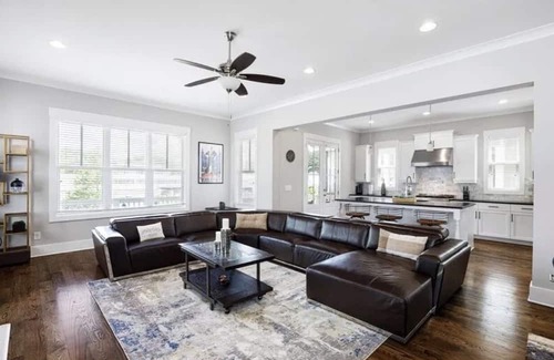 Westside House | Beautifully spacious 4 bed/ 4 bath house with game room in the heart of Atlanta!