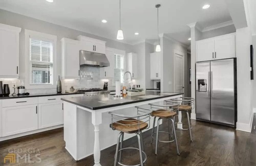 Westside House | Beautifully spacious 4 bed/ 4 bath house with game room in the heart of Atlanta!