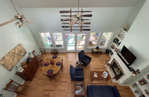 Melrose on the Beach House | Single Family Home, Golf Cart Included & Land trans Round Trip! Pool Open!