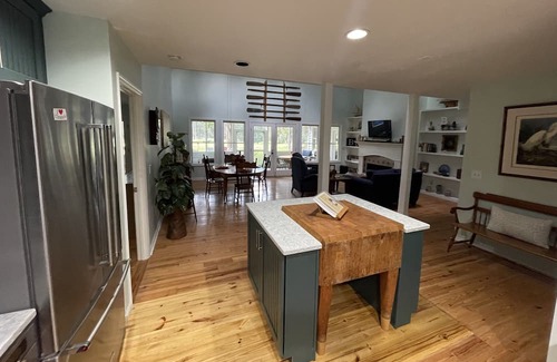 Melrose on the Beach House | Single Family Home, Golf Cart Included & Land trans Round Trip! Pool Open!