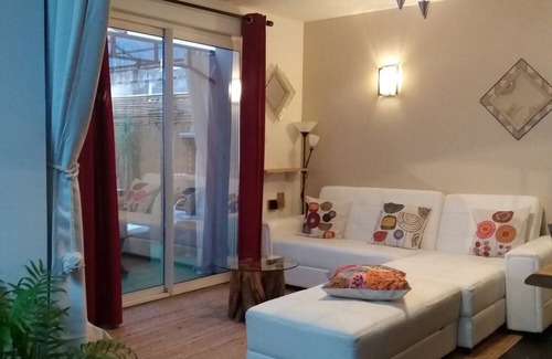 Escaudoeuvres House | Comfortable Le Paille-En-Queue with Ocean View & Kitchen