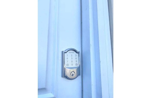 Elizabeth Apartment | Comfortable 2BR Retreat near NYC with Parking & Laundry