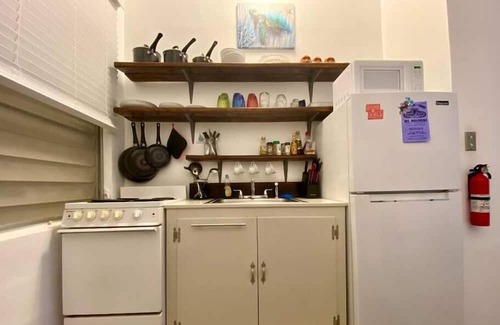 Nazareth Apartment | Relax at Turtle Cove: King Bed, Pool & Steps to Red Hook