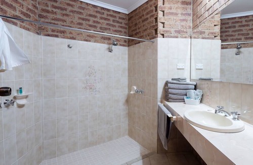 Eildon House | Eildon Parkview Motor Inn. Room 1