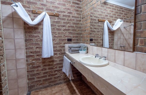 Eildon House | Eildon Parkview Motor Inn. Room 5