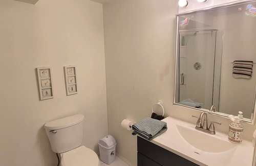 Lisgar House | Cozy 2-Bed Apartment with Kitchen & Spa Amenities