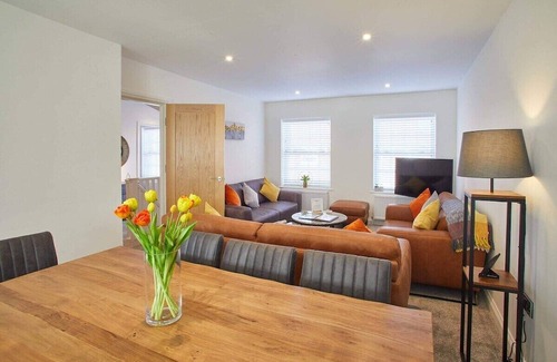 Whitby House | Perfect Stay at Host & Stay | Lemonade Arch - Pet Friendly